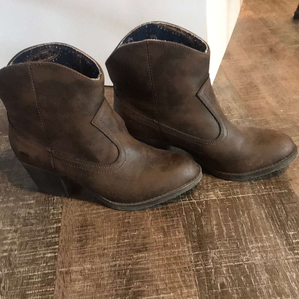 Rocket dog booties NWOT